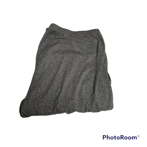 SO gray Capri leggings size XL.  Cute cutouts at the bottom of each leg - Picture 1 of 8